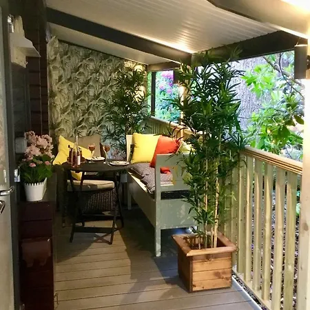 Mistletoe Two Boutique With Hot Tub 温德米尔