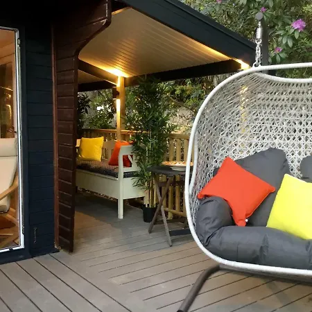 Mistletoe Two Boutique With Hot Tub 温德米尔